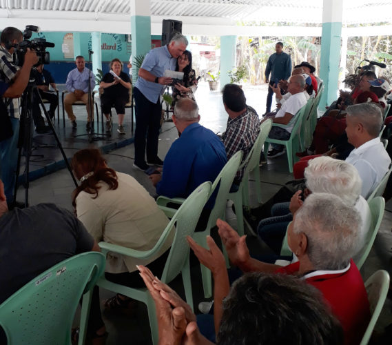 La delegada Milagros Díaz recordó los aprendizajes adquiridos con el Presidente cubano durante las diferentes responsabilidades que asumió en Villa Clara. Foto: Lourdes Rey