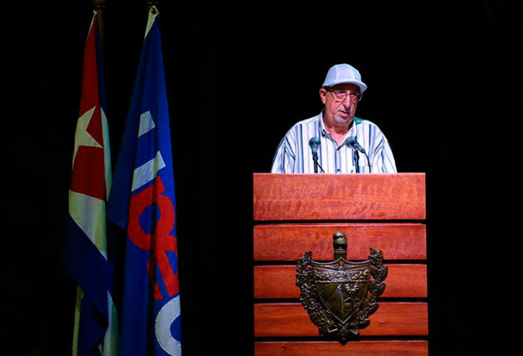 El Premio Nacional José Martí por la Obra de la Vida, José Antonio Fulgueiras, habló en nombre de los cinco galardonados. Foto: Abel Padrón Padilla/Cubadebate