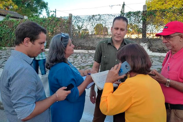 Luis Morlote Rivas, presidente de la UNEAC , considera esta una victoria por el presente y futuro de la nación. Foto: Lourdes Rey