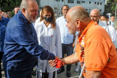 Primer Ministro cubano visita instituciones de salud en Venezuela