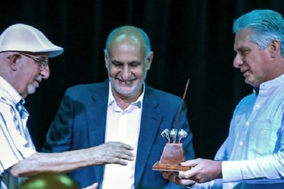 Asiste Díaz-Canel a entrega de premios nacionales de periodismo