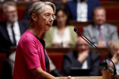Gobierno francés elude voto parlamentario y adopta reforma de retiro