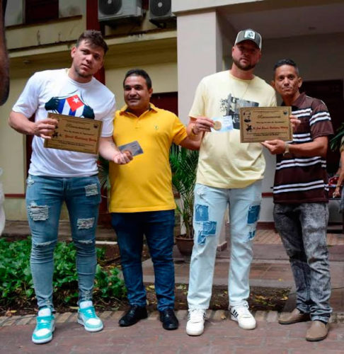 La CTC y otros organismos homenajearon a los camagüeyanos que participaron en el Clásico Mundial de Béisbol. Foto: Rodolfo Blanco Cué/ACN