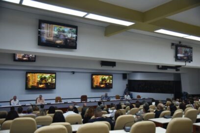 Asiste Primer ministro a reunión de trabajo del sistema bancario