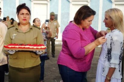 Condecoran a trabajadores de Cienfuegos por sus méritos laborales