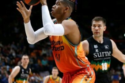 Jasiel Rivero causa baja con el Valencia por sobrecarga muscular