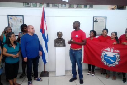 Reconocimiento de la CTC para biblioteca de Santiago de Cuba