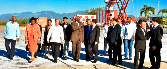 Acudieron a darle la despedida al distinguido visitante su homólogo cubano Juan Esteban Lazo Hernández, así como José Ramón Monteagudo Ruiz, Primer Secretario del Partido en la provincia de Santiago de Cuba y Beatriz Johnson Urrutia, Gobernadora del territorio, entre otros dirigentes. Foto: Tony Hernández Mena