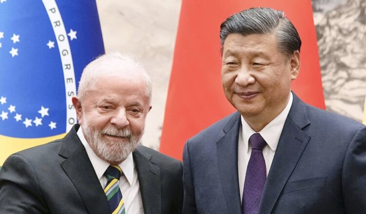 Los mandatarios de Brasil (Luiz Inacio Lula da Silva) y de China (Xi Jimping) en Pekin, el pasado 14 de Abril. Foto: AFP - KEN ISHII