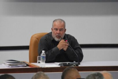 Insta Marrero Cruz a impulsar la producción industrial nacional