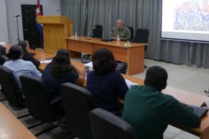 Robustecer la participación de los trabajadores y la población en los procesos decisivos