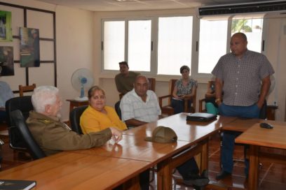 Intercambió Ramiro Valdés con investigadores de la UCLV y especialistas de Planta Mecánica