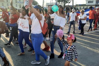 Sancti Spíritus: La familia celebra el Día del Proletariado Mundial (+ Fotos)
