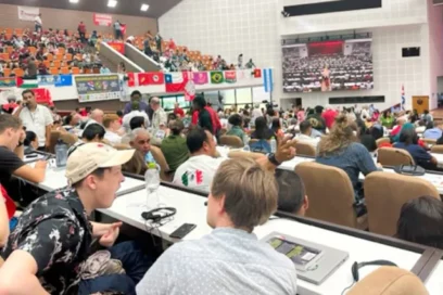 Agentes estadounidenses detienen a jóvenes al regresar de Cuba