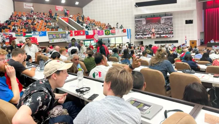 Más de mil personas asistieron el 2 de mayo de 2023 en La Habana a una conferencia internacional de solidaridad con Cuba.  Foto: Duane Stilwell / Panorama-Mundial