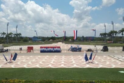 Banderas por el movimiento obrero en la Plaza del Che