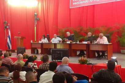 Díaz-Canel exhorta en Cienfuegos a producir más alimentos en los municipios