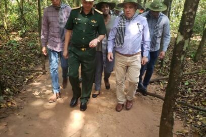 Delegación del PCC visita sitios de interés histórico y socioeconómico en Vietnam