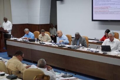 Impulsar la economía seguirá siendo una misión esencial del Partido