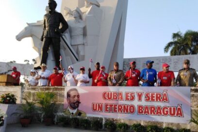 Camagüeyanos desfilan por los trabajadores y por la Revolución