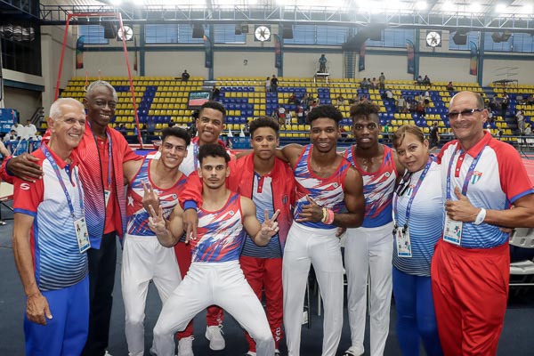 Equipo masculino de Gimnasia Artística. Foto: Calixto Llanes
