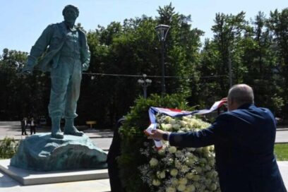 Marrero Cruz rinde tributo a Fidel Castro en Rusia e intercambia con trabajadores cubanos  (+Fotos)