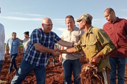 Morales Ojeda recorre sitios de interés económico y social en Artemisa
