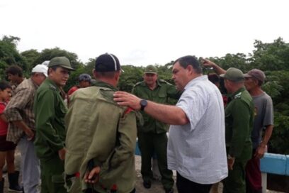 Visita Félix Duarte  áreas afectadas por intensas lluvias en Manatí