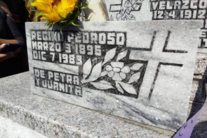 Ganadores del Regino Pedroso rinden homenaje al gran bardo en la necrópolis de Colón