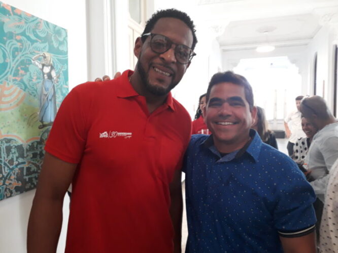 Javier Sotomayor y el periodista.