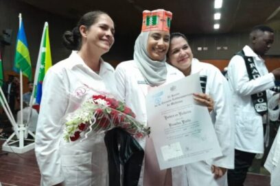Gradúan en Holguín a médicos de 13 países