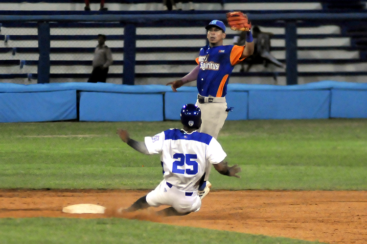 Industriales-Sancti Spíritus van a un séptimo juego. Foto: José Raúl Rodríguez Robleda