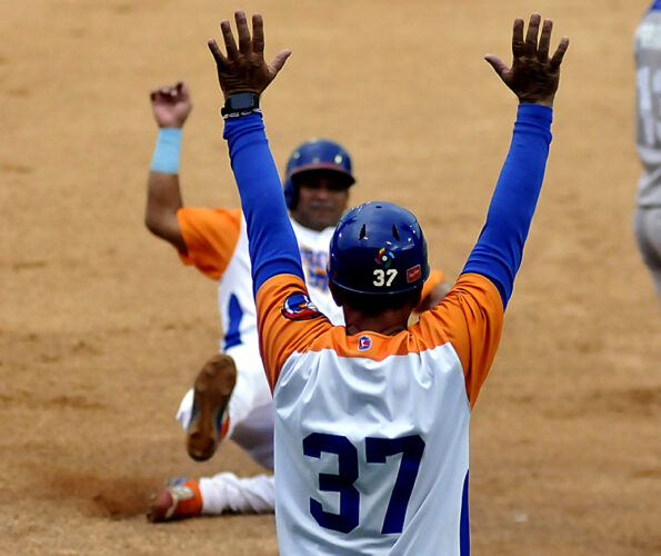 El corrido de las bases de Frederich Cepeda. Foto: José Raúl Rodríguez Robleda
