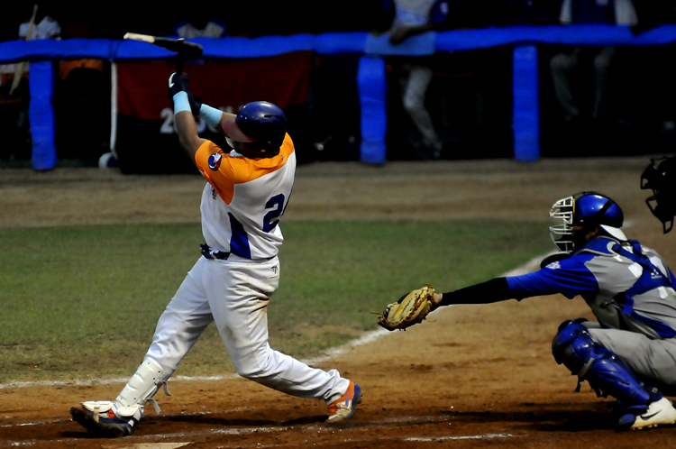 Frederich Cepeda pegó dos hits e impulsó dos carreras. Foto: José Raúl Rodríguez Robleda