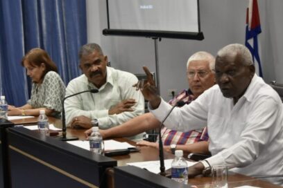 Asiste Esteban Lazo a debate del proyecto de ley del Código Penal Militar por diputados residentes en La Habana