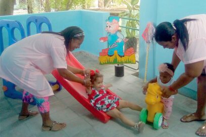 Bien cuidados mientras los padres trabajan