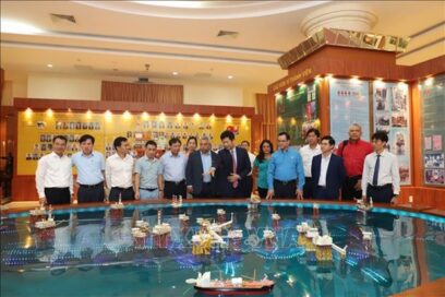 Cuba y Vietnam intercambian experiencias sindicales en campo petrolero