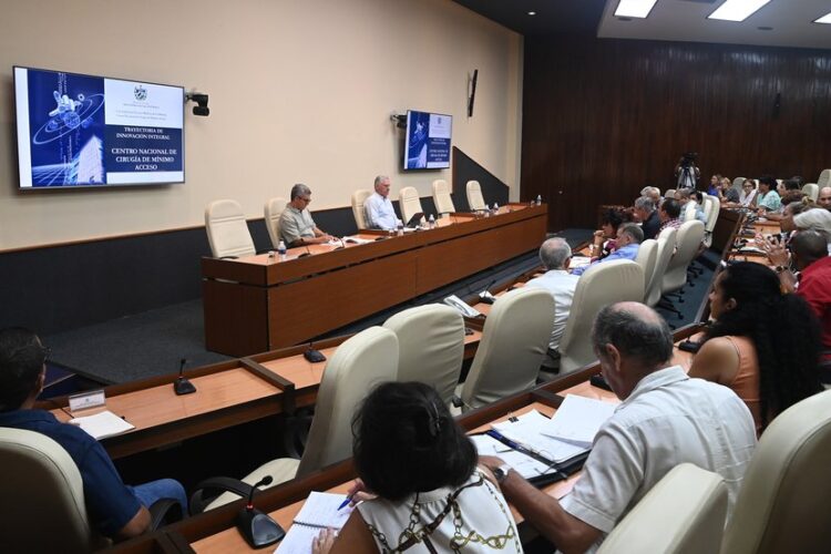 Promueven recuperación de la cirugía de mínimo acceso en el país