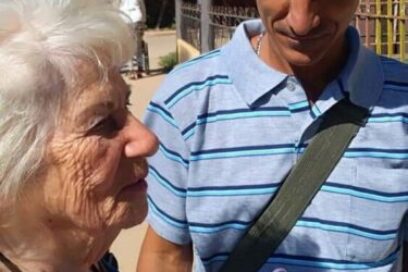 Ella encarna la humildad a los 90