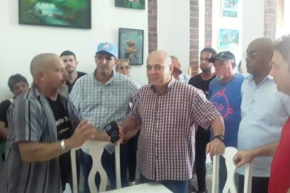 Intercambia Morales Ojeda con pobladores avileños