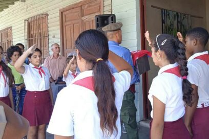 Reciben en Cienfuegos restos óseos de héroe caído en Playa Girón