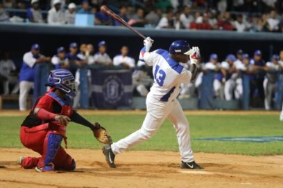 Play off: Leones arrinconan a las Avispas en el Latino