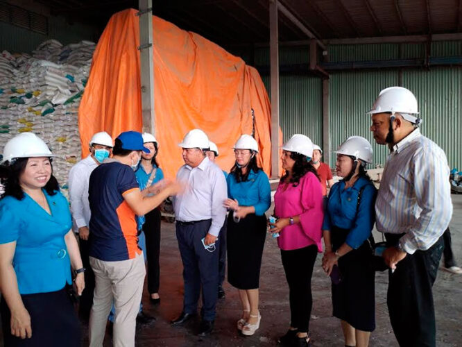 Durante la visita a Vietnam la delegación cubana ha recorrido varias empresas del sector estatal y privado. Foto: Tomada de @DrulletIsmael