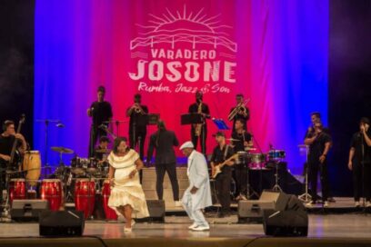 Calidad musical de Varadero Josone pone de pie al Teatro Sauto