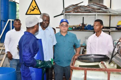 Recorre titular del Parlamento centros productivos en la capital