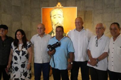 Inauguran exposición fotográfica «Las manos de Fidel»