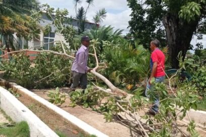 Mientras las aguas bajan