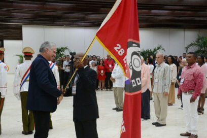 Asiste Díaz-Canel a acto de condecoraciones de los CDR (+video)