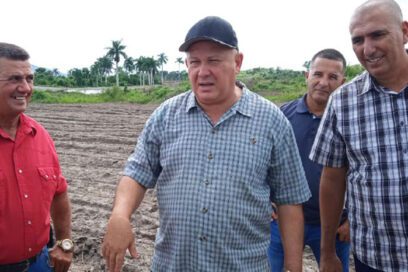 Intercambia Tapia Fonseca con campesinos pineros de avanzada