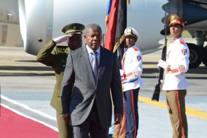 Llega a Cuba presidente de Angola